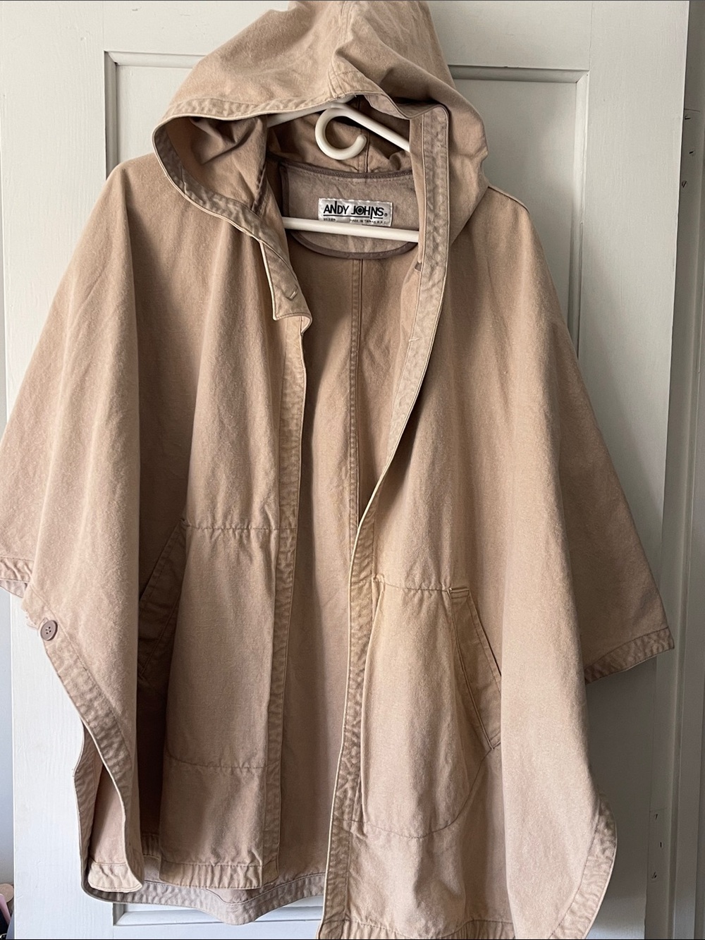 Andy Johns Vintage,heavy cotton,Hooded Cape Jacket in Light Khaki. Pockets.EUC